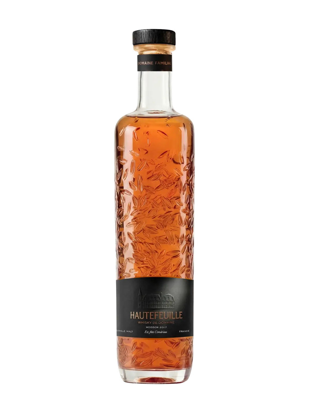 Bouteille du whisky de domaine Moisson 2017, ex-fûts Condrieu, dans le flacon gaufré de grains d’orge, étiquette noire