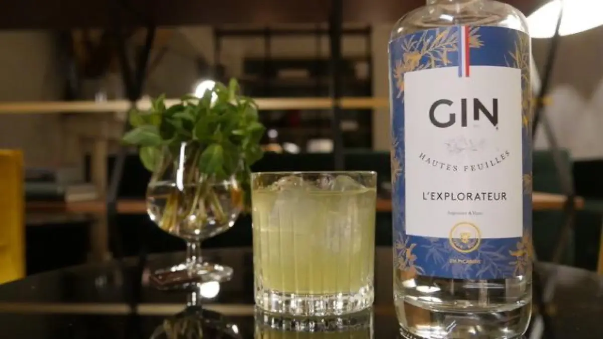 Cocktail à base de gin l'Explorateur signé par le bar Les Passerelles à Paris