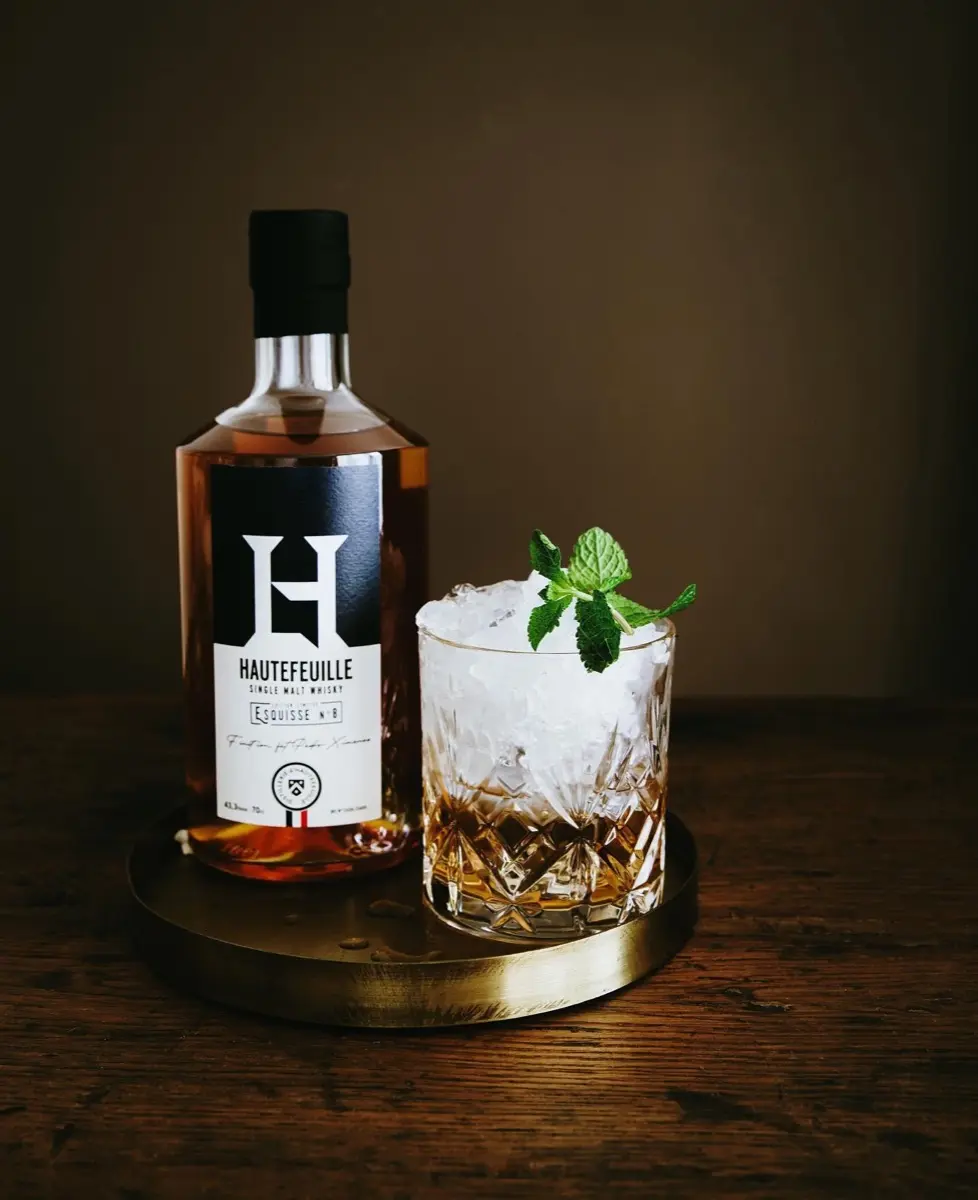 Cocktail Mint Julep au whisky du Domaine d'Hautefeuille, menthe et glace pilée