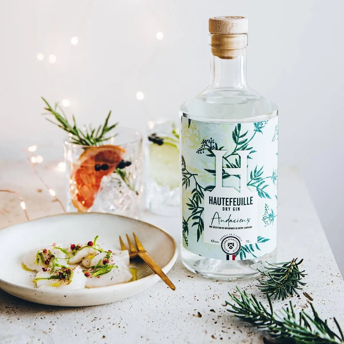 Noix de Saint-Jacques marinées au dry gin l'Audacieux, zestes de citron vert