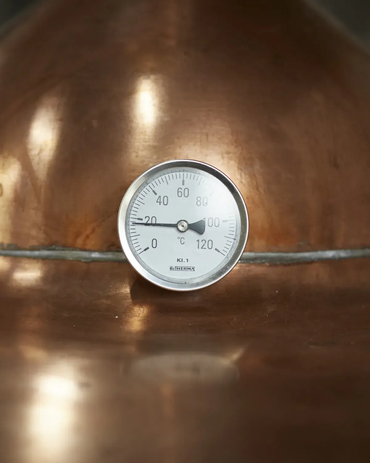 Le cuivre et le thermomètre de l’alambic Stupfler au domaine