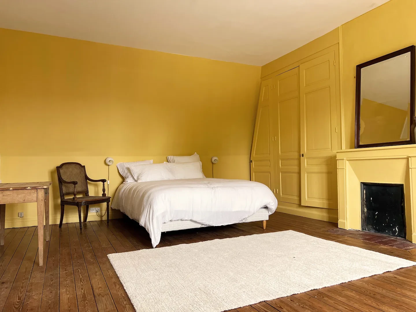 grande chambre avec un lit double 160 et lit simple